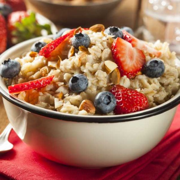 Fitness Knuspermuesli mit Haferflocken und Fruechten