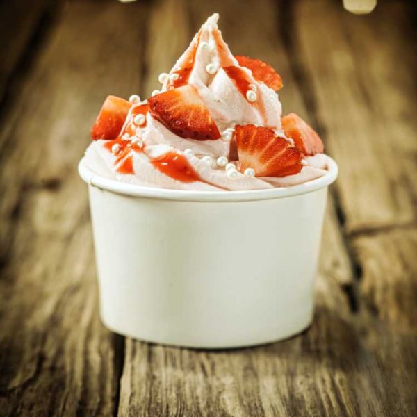 Protein Frozen Yogurt mit Erdbeeren