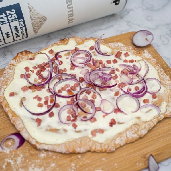 Protein Flammkuchen mit Speck und Zwiebeln