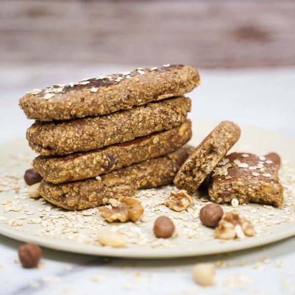 Proteinbars mit Nuessen und Whey Zimt Minis in Milch